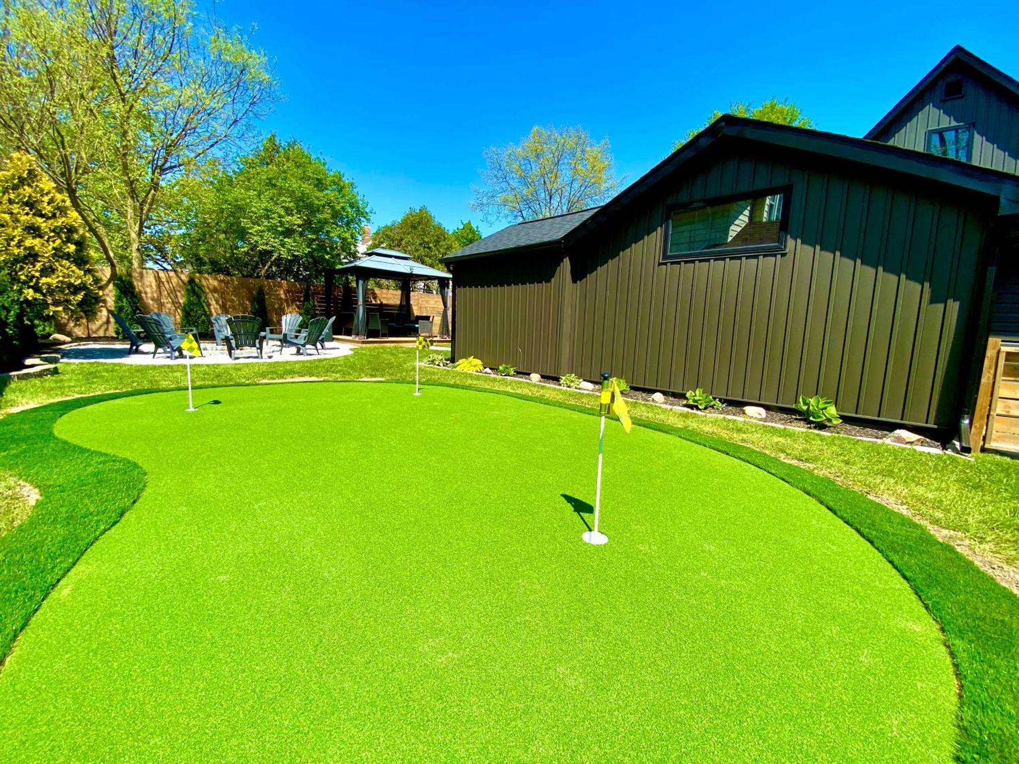 Stylish Downtown Kingsville Getaway With Putting Green, Firepit & Games Exterior photo