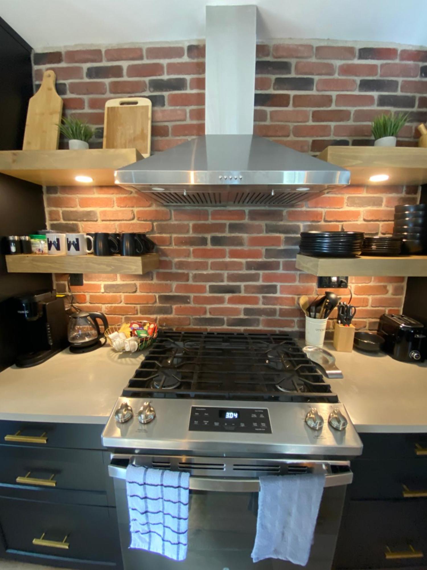 Stylish Downtown Kingsville Getaway With Putting Green, Firepit & Games Exterior photo