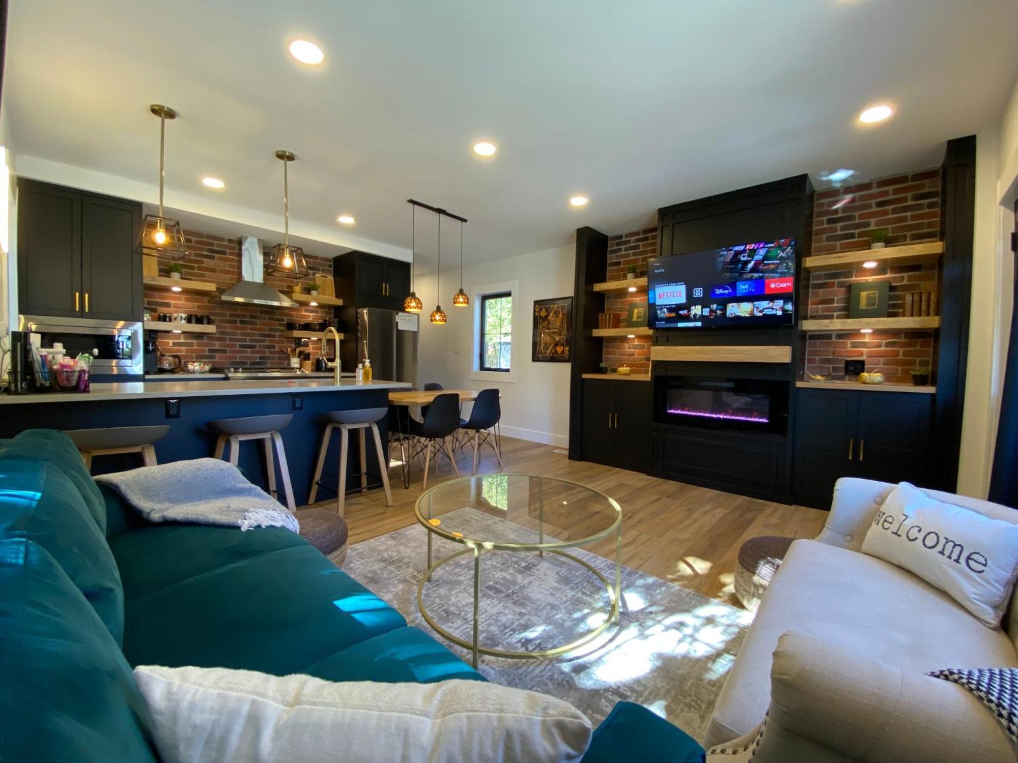 Stylish Downtown Kingsville Getaway With Putting Green, Firepit & Games Exterior photo